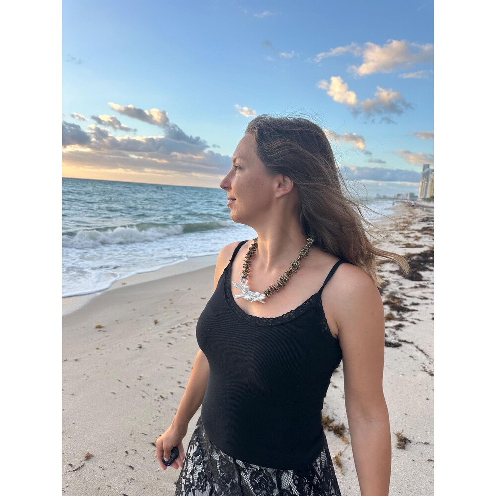 Green Biwa pearl necklace, textured white baroque choker, bronze toggle clasp - Picture 2 of 16
